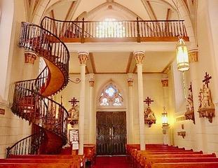 Loretto chapelle escalier